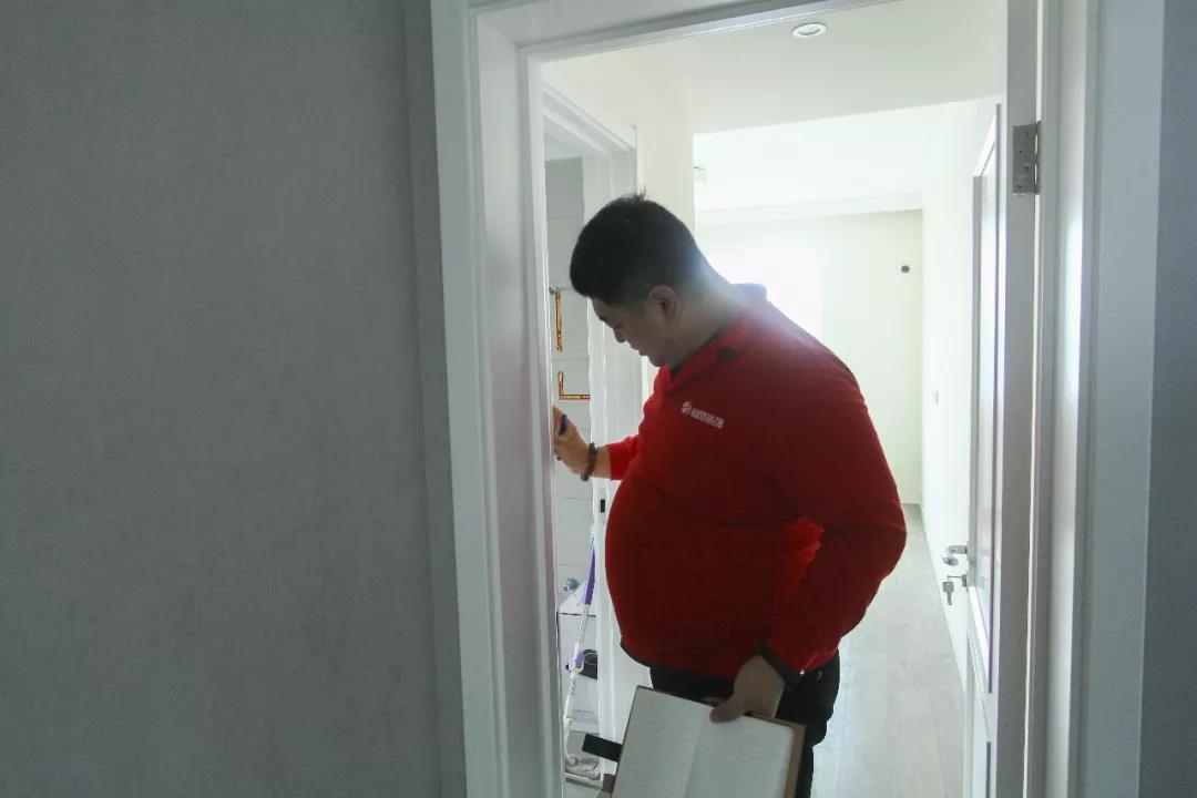 林鳳裝飾免費(fèi)檢測(cè)門(mén)窗、五金